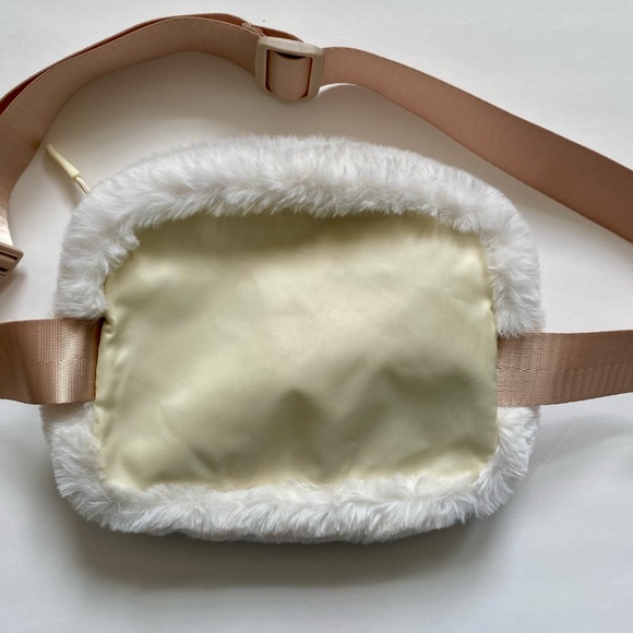 Apana NWOT White/Cream Large Faux Fur Belt Bag - Picture 2 of 4